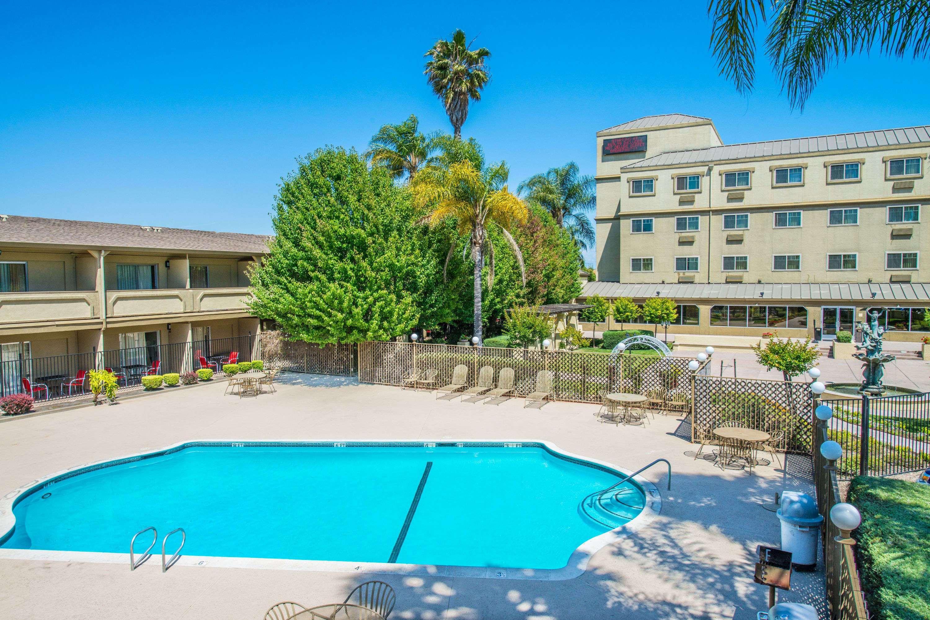 Radisson Hotel West Sacramento Exterior photo